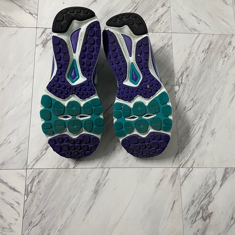 New Balance - Picture 3 of 4